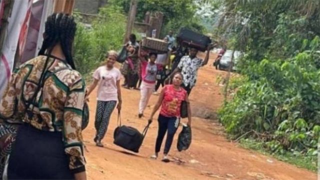 Students of Ojukwu University dey run comot from hostel afta attack by unknown gunmen for Ukpomachi Village, Awkuzu for Oyi LGA of Anambra State.