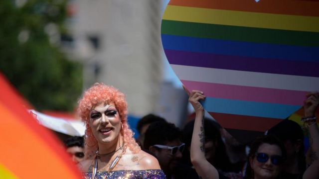 Asistentes al desfile gay de Toronto 2023
