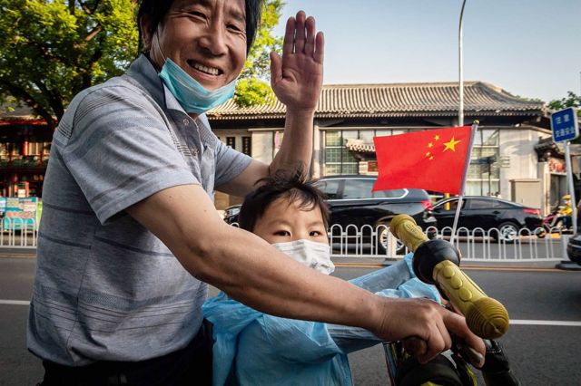中國當局採取嚴厲和果斷的措施控制疫情，讓很多中國民眾認為體現了"體制的優越性"。