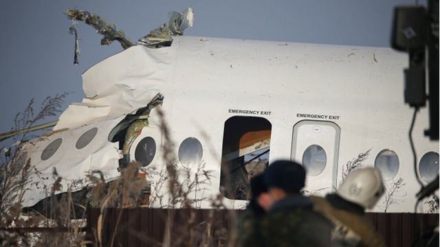 Kazajistán: Al Menos 12 Muertos Al Estrellarse Un Avión De 98 Pasajeros ...