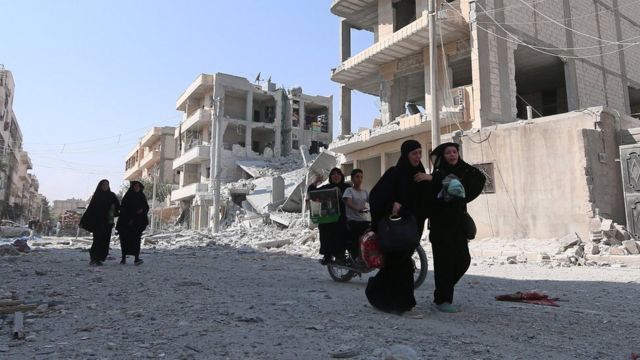 Ruas de Aleppo devastadas pela guerra