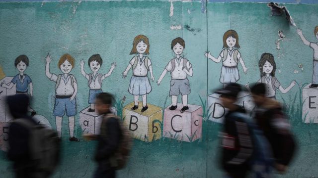 رسوم على جدار إحدى المدارس في غزة