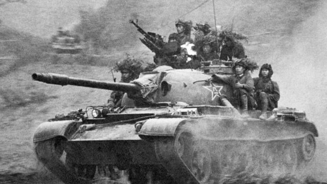 Xe tăng quân đội Trung Quốc gần Lạng Sơn trong cuộc chiến tranh biên giới năm 1979