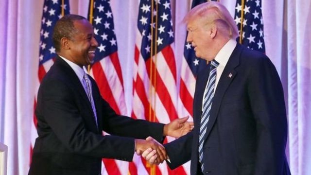 Ben Carson salué par Donald Trump