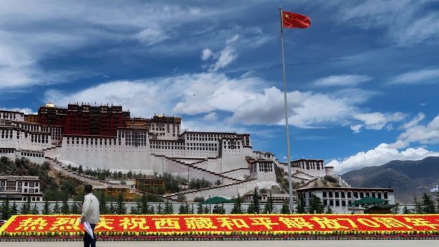 Лидер КНР Си Цзиньпин впервые за 30 лет приехал в Тибет - BBC News Русская  служба