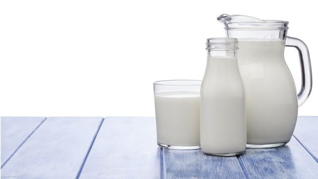 Supermercado Calle Adjunto archivo Realmente son más saludables las "leches vegetales" que la leche de vaca? -  BBC News Mundo