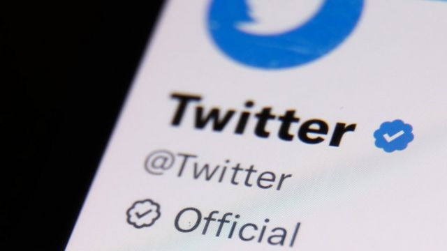 Twitter's paid blue tick re-launches after pause - BBC News