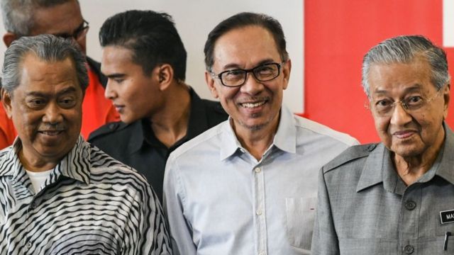 Malaysia's Mahathir Mohamad (R), politician Anwar Ibrahim (C) and Affairs Muhyiddin Yassin