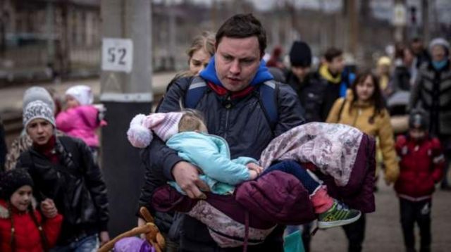 乌克兰家庭从东部地区出逃