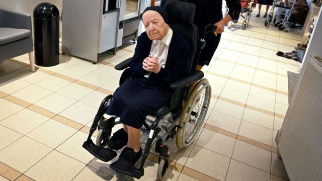 أكبر معمرة في أوروبا تتعافى من Oldest person in Europe recovers from COVID-19 _116886432_gettyimages-1200012834
