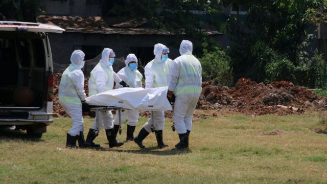 বাংলাদেশে করোনাভাইরাসে টানা দ্বিতীয় দিনে একশো জনের বেশি আক্রান্তের মৃত্যু হয়েছে।