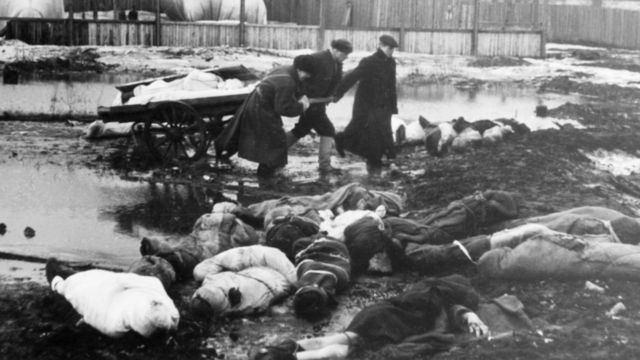 Умершие от голода ленинградцы (1942 год)