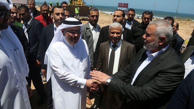 Hamas liderlerinden İsmail Haniye ve Katar'ın Filistin Yönetimi Büyükelçisi Muhammed el Amadi