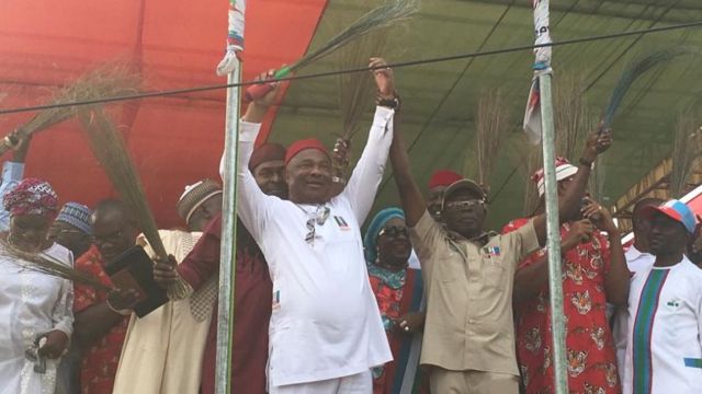 Adams Oshiomhole na ndị ndu APC