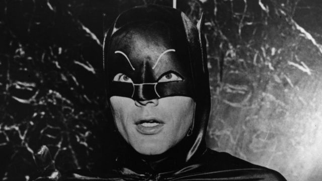 Muere Adam West, el actor estadounidense que encarnó a Batman en la serie de  televisión de la década de 1960 - BBC News Mundo