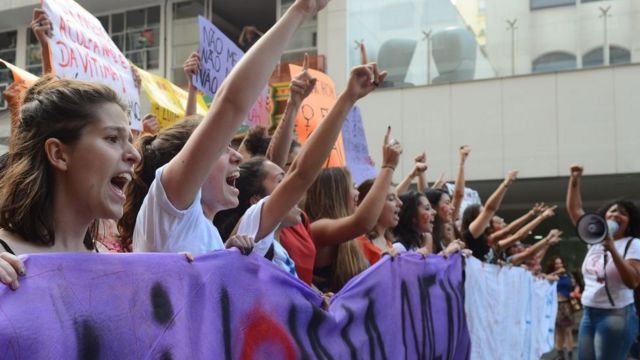 Protesto em SP em 2016 pedindo combate à violência contra a mulher