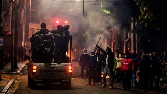 Militares en calles de Bolivia