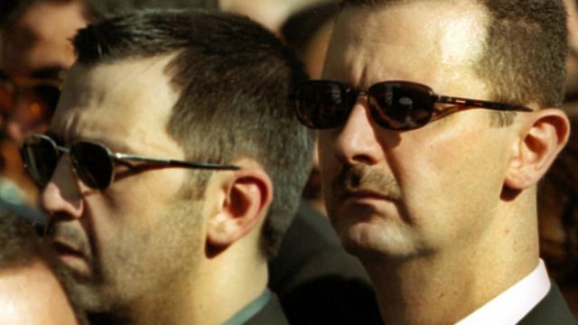 El presidente sirio y su hermano menor, Maher al-Assad.