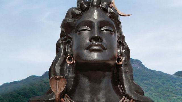 ஈஷா யோகா மையத்தில் அமைக்கப்பட்டுள்ள 112 அடி உயர சிவன் சிலை