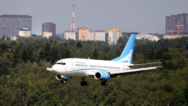 Самолет на подлете к аэропорту Еревана