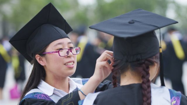 美国约有37万中国留学生(photo:BBC)