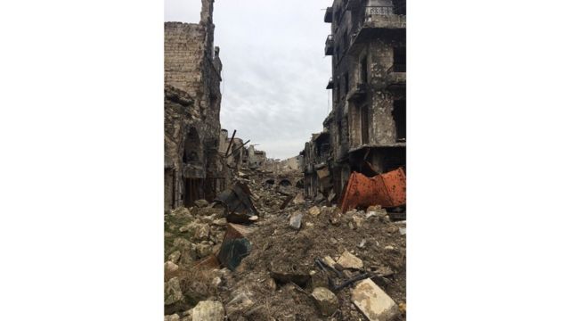 Una calle destruida en Alepo