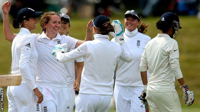 England celebrate an India wicket during their last Test