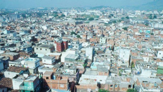 Foto aérea da favela do Jacarezinho nos anos 1980