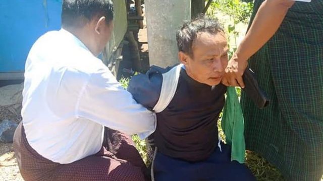 သေနတ်သမားကို အနီးကပြည်သူတွေကလုံးထွေးသတ်ပုတ်ပြီး ဖမ်းဆီးပေးခဲ့