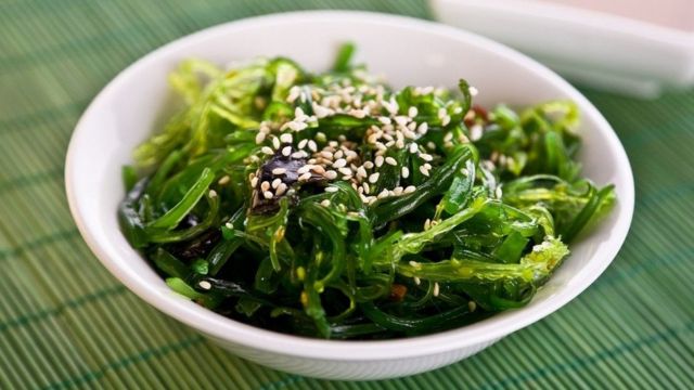 通常含有发酵成份的海藻类食品是日本饮食的主食。(photo:BBC)