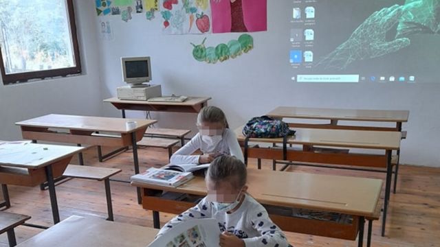 Škola, korona virus i Srbija: Kombinovana i onlajn nastava moguće i za  učenike nižih razreda - BBC News na srpskom