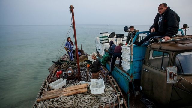 Рыбаки в Азовском море