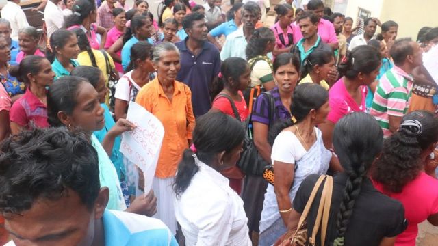 අයවැයෙන් වැඩි කළ රුපියල් 2500ක වැටුප් වැඩි කිරීම මේ දක්වා තමන්ට ලැබී නොමැති බවයි කම්කරුවන් පවසන්නේ.