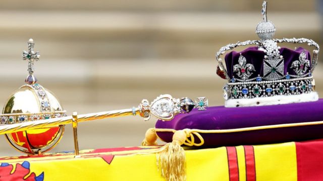 Imperial State Crown on the coffin of Elizabeth II in September 2022.