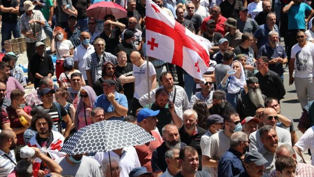 Противники ЛГБТ-шествия в Тбилиси