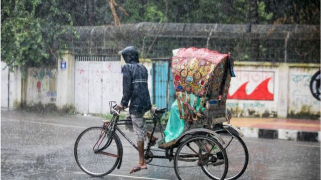 নিম্নচাপের প্রভাবে ঢাকায় বৃষ্টিপাত হচ্ছে। (ফাইল ছবি)