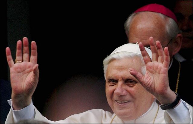 பெனடிக்ட் காலமானார்