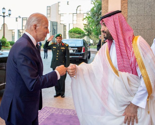 O príncipe herdeiro saudita, Mohammed bin Salman, e o presidente dos EUA, Joe Biden