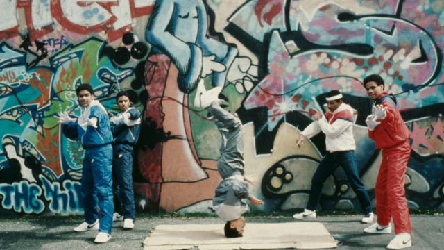 1984 yılında New York'ta break dans yapan gençler