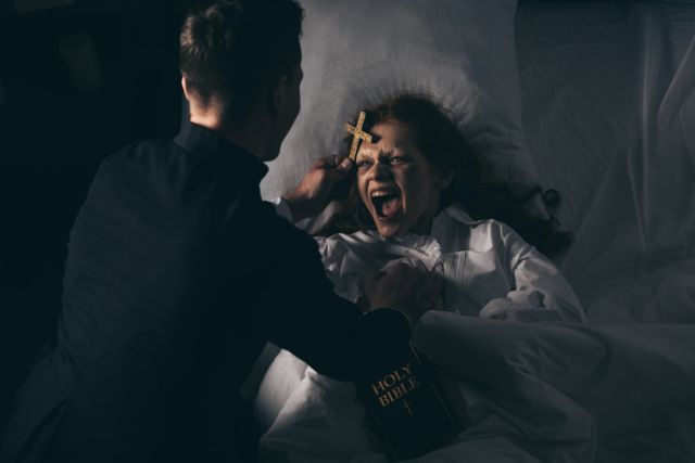 O Exorcista: O Devoto: Nova imagem mostra garotinha possuída
