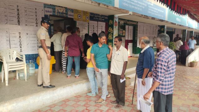 ஈரோடு கிழக்கு இடைத்தேர்தல் வாக்குப்பதிவு தொடங்கியது