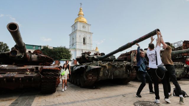 Трофйная российская техника в центре Киева