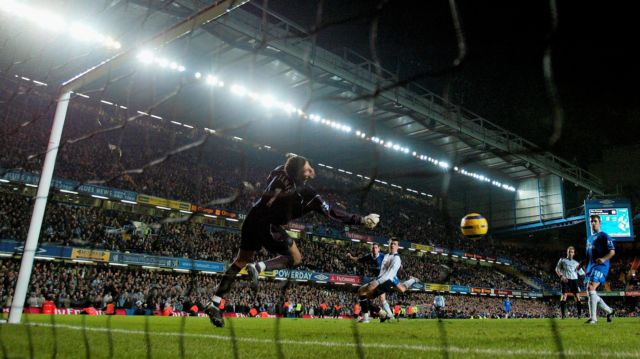 David James saves from Frank Lampard