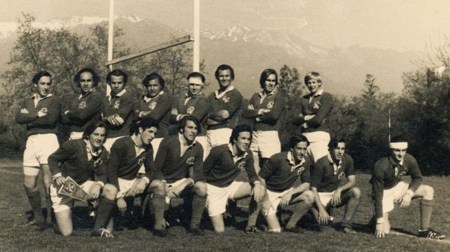El equipo de rugby de primera división del Old Christians con los Andes detrás en 1971.