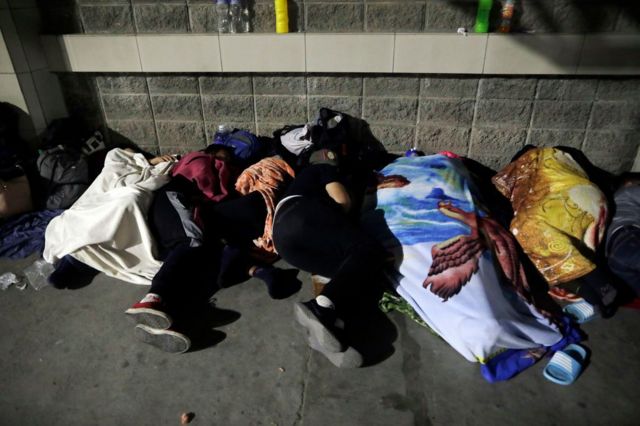Migrants qui dorment à la belle étoile