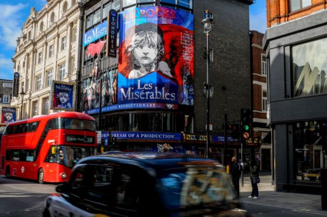 Sefiller müzikali Londra'da 40 yılı aşkın süredir sahneleniyor.