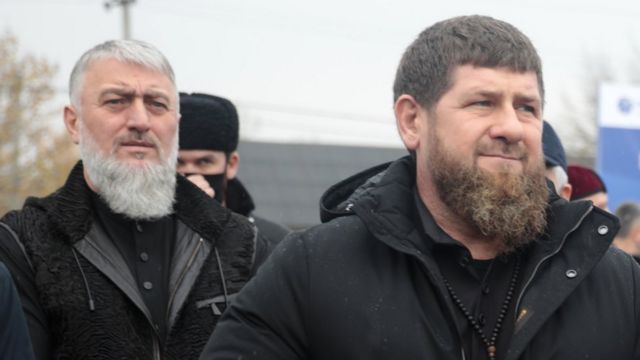 1 февраля депутат Госдумы РФ от Чечни Адам Делимханов в прямом эфире в Instagram поклялся отрезать головы членам семьи судьи Сайди Янгулбаева