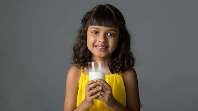 Selon les experts, les substituts du lait ne peuvent pas être utilisés comme substituts pour les enfants