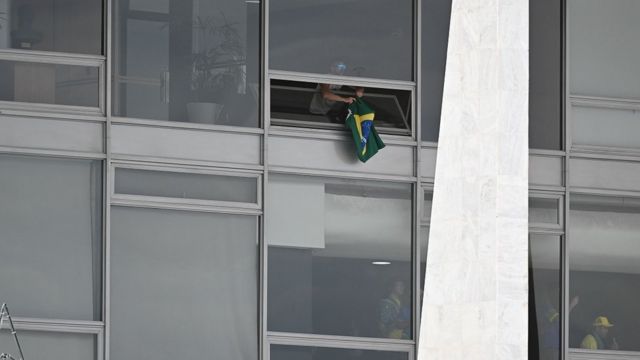 Демонстранты в здании парламента Бразилии