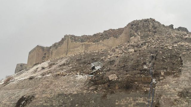 Vista do histórico castelo de Gaziantep danificado após um terremoto de magnitude 7,4 atingir províncias do sul da Turquia em 6 de fevereiro
